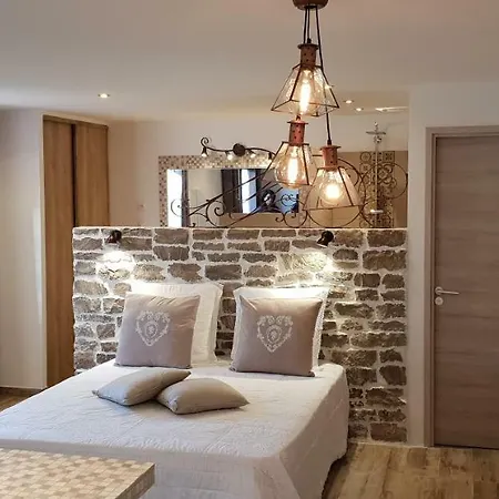 Maredda 2 アパート