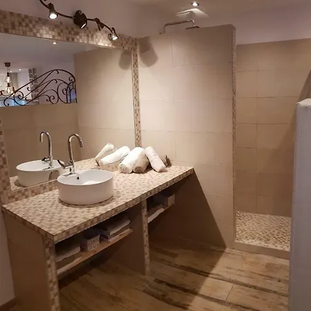 Maredda 2 アパート